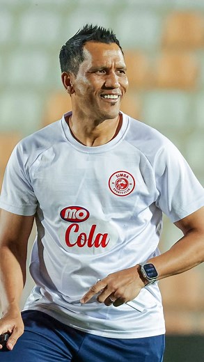 TAFU LA TCB KWA SIMBA MOROCCO 🇲🇦 Kocha wa Simba SC akielezea utayari wa kikosi chake kuelekea mchezo wq marudiano akisema sheria zipo wazi na inajulikana Simba uwanja wake ni Benjamin Mkapa mbele ya mashabiki 60,000 hivyo sio sawa kupeleka mchezo Zanzibar lakini sheria zinajulikana kama CAF itaamua kuwapangia basi wapo tayari hata kucheza tena Morocco 🇲🇦 | Clouds Media Tanzania