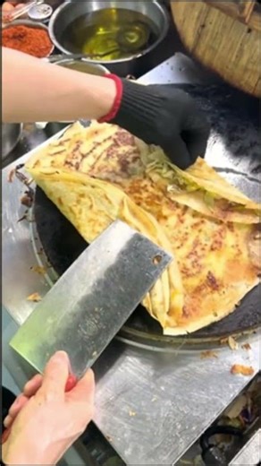 Tasting Crispy Veg Paratha Roll 🌯🔥 | Hot & Fresh Street Food
