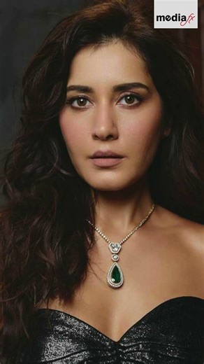 Why Raashi Khanna’s ‘Chaos’ Look Is Going Viral Online | @MediaFxOfficial
