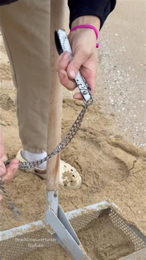 Beach Cleanup Surprise! We Found Toys, a Giant Chain & More Trash #treasuresearch