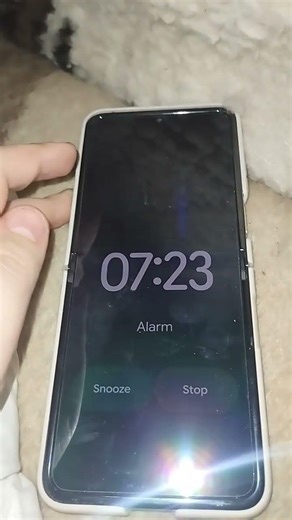 Motorola RAZR 50 Alarm!: Helium