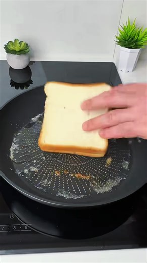 Experience Olaf at Disneyland Paris: The World of Frozen