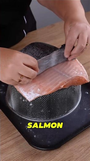 This lemon garlic salmon melts in your mouth every single time. 🍋🔥