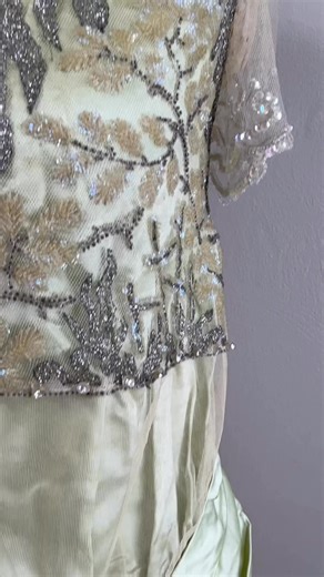 Chartreuse dreams from the late teens to early 1920s. This silk evening gown shimmers with silver embroidery, iridescent sequins, and beaded tassels—a true work of art. For those who believe fashion should feel like magic. Full info through link bio. . . . . . . .. . #artdeco #fairycore🧚‍♀️ #flapperstyle #flapperdress #gatsby #flappergirl #1920s #gatsbyparty #20sfashion #vintagepartydress #gatsbydress #1920sdress #1920sstyle #1920sfashion #antiquestyle #antiquefashion #antiqueclothing #antiqued