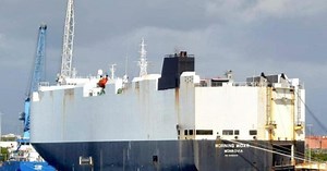 Incendio en el Buque 'Morning Midas' deja 3 mil autos abandonados en el Océano Pacífico rumbo a México