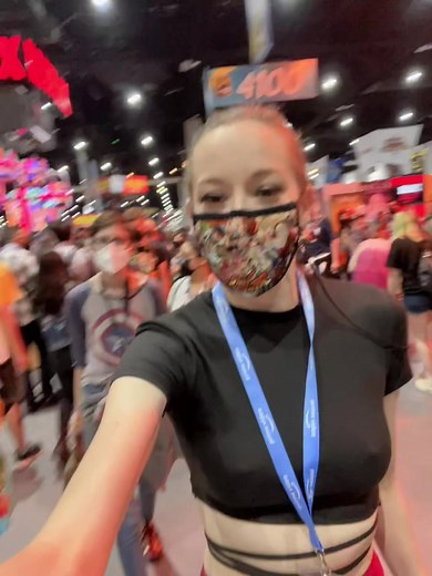 #sdcc2022 #sandiegocomiccon has been incredible so far. 💕💕💕 Perhaps a bit colder than I’m accustomed to out in Florida but still phenomenal. #dreamscometrue