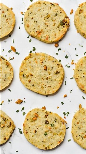 Savory cookies with parmesan cheese, pistachio and rosemary!