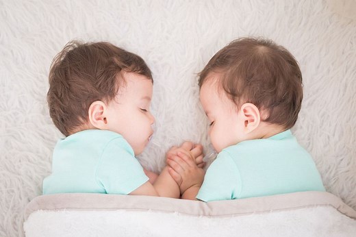 6 Signs You Might Be Pregnant With Twins