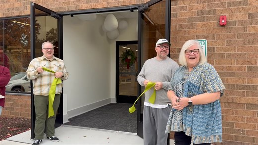 Grand opening at the new location for Sue Spargo Folk-art Quilts! Congrats- it’s beautiful! 🥳 | Fiber & Fabric Mania a Travel Guide