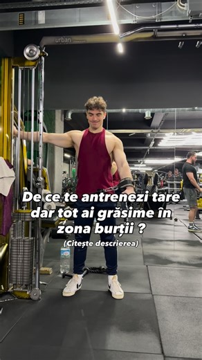Ciohodaru Daniel | Online Fitness Coach on Instagram: "Te antrenezi constant, tragi tare la sală… și totuși burta nu dispare? De cele mai multe ori, problema NU e lipsa de efort, ci lucrurile invizibile din spate: 1️⃣ Mănânci mai mult decât crezi Chiar și mâncarea sănătoasă în porții prea mari înseamnă surplus caloric. Corpul nu face diferența, excesul se depozitează, iar zona abdominală e prima. 2️⃣ Stai prea mult jos în timpul zilei O oră de sală nu anulează 8–10 ore de stat pe scaun. Activita