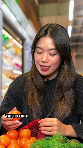 The marketing trick of colorful fruit nets