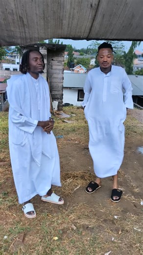 Nipo Apa Shekhe Tende na Mwezanpungu Shekhe Halua