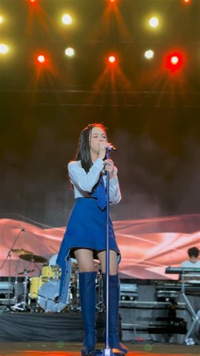 Official Fanbase of Lyodra on Instagram: "Energi panggung, angin senayan, dan lengkingan ‘Teganya Kau’ yang bikin seluruh insan terhenti sejenak, membiarkan jatuh tepat di hati yang belum sembuh. ‘Teganya Kau’ live at Pertamina Eco Run Fest 2025 #Lyodra #LyodraGinting #TeganyaKau"