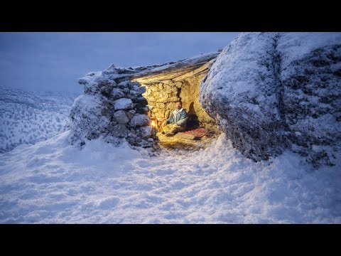 Trapped in a Snowstorm/ Building a survival Shelter in winter 🥶