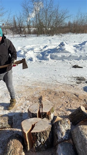 Splitting Oak Logs with an Axe: A Woodworking Guide