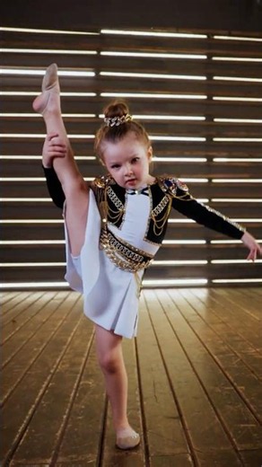 Did a 5-year-old just SLAY the "Golden" choreo?! 🔥🎤