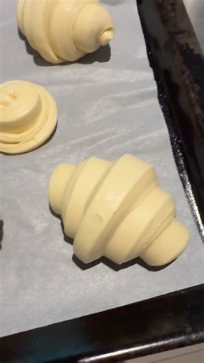 Julien Sion on Instagram: "Croissant full process from the beginning to the end #croissant #pastry #patisserie #croissants #yummy #yum #handmade #pastrychef #chef #chocolate #food #goodfood #foodie #foodporn #foodies #dough #baker #bakery #instafood #instagood #cake #gateau #trend #fyp #frenchpastry #recipe #cake #craft #passion"