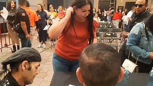 Banda Pequeños Musical ya está en la Monumental de Morelia, recibiendo a su público, dando autógrafos y fotos. No se pierdan un gran concierto el próximo 18 de Mayo. #bandapequeñosmusical | Morelia Invita