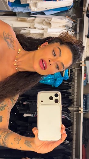 Aline Campos 🔮 on Instagram: "Feliz Natal, meus amores!! Essa data nos convida a lembrar do amor 🩷 Do amor genuíno, que começa dentro e se reflete fora. Antes de encontrar a família, escolhi viver esse momento de autocuidado, pq se cuidar também é um ato de muito amor e uma forma de honrar quem a gente é☺️ E a @monabuoficial carrega exatamente essa essência.. um espaço onde você entra como está e sai ainda melhor. Onde o universo feminino é acolhido em todas as suas formas✨ Lá você encontra um