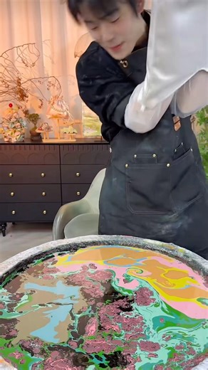 Use the color scheme mix with water to made a beautiful bag