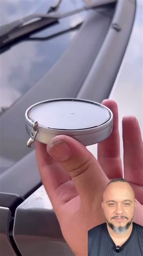 Agnaldo Ribeiro on Instagram: "Você sabia dessa dica para revitalizar as partes preta do seu carro 🚘 . . . Créditos: @mestresdassolucoesvideoscurtos “Peço ao criador do vídeo: se você não quiser que seu conteúdo seja remixado e publicado na nossa página, por favor entre em contato conosco na DM, nós resolveremos ou excluiremos imediatamente. Obrigado . . . . #techconnect_oficial #dicas #truque #facavocemesmo #dicasetruques #ideias #idéiascriativas #jornadatech_ofc #mirassoldoeste #matogrosso #c