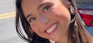 Kelly Ripa's Daughter Highlights Bathroom Curves In Leather Pants