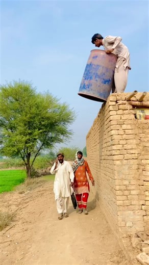 Larki kay pichay kon tha 😬#teammujahid #shorts #zamzamelectronics #switchthechobaniflip #Shahzadayuob4