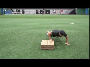 Box Crossover Push Up