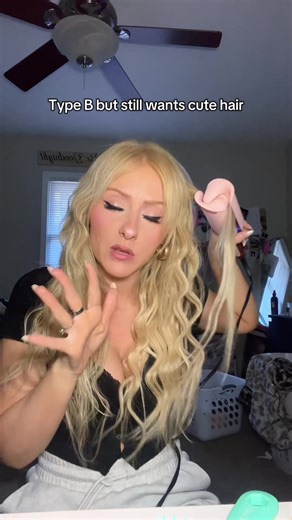 Raise your hand if you’re Type B and always running late 🙋‍♀️✨ I love my @wavytalkofficial waver/hair crimper #typeb #chaoticgetreadywithme #haircrimper #tiktokmademebuyit #wavytalk