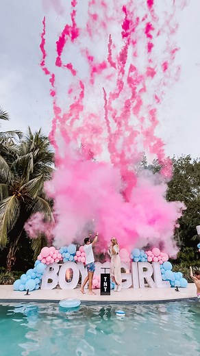 Gender Reveal Miami on Instagram: "The best Pool party Gender reveal ever.⛱️💕🚀☀️ . . . #genderreveal #genderrevealcake #genderrevealideas #genderrevealballoon #genderrevealfireworks #genderrevealshow #genderrevealideas #revelaciondesexo #revelaciondegenero #momtobe #partyrentalsmiami #miamidecor #miamiballoons #pregnancy #pregnancyannouncement #genderrevealphotography #gemderrevealsmokebombs #ohbaby #baby #momlife #genderrevealvideo #charevelacao #poolparty #smokerockets #marqueeletters #party