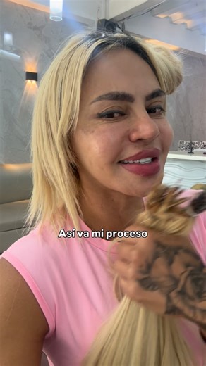 Alexa Mena on Instagram: "Despidiéndome de las extensiones… Confieso que este cambio me daba miedo, pero después de recibir tanto apoyo de ustedes (y de permitirme vivir una nueva etapa), me siento lista. 🦋✨ Ahora sí: ¿qué tratamientos y productos me recomiendan para fortalecer y cuidar mi cabello? Los leo 👇🏼💕 #viviendolibre #cambiosdelook #renaciendo"