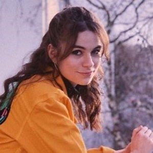 Adèle Castillon – Age, Bio, Personal Life, Family & Stats | CelebsAges