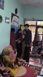 1.3M views · 14K reactions | ketika pacar malu-malu saat lamaran mau keluar dari kamar ‼️‼️ #lamaran #tunangan #malumalu #nikah #jatuhcinta | reaction to viral videos | Facebook