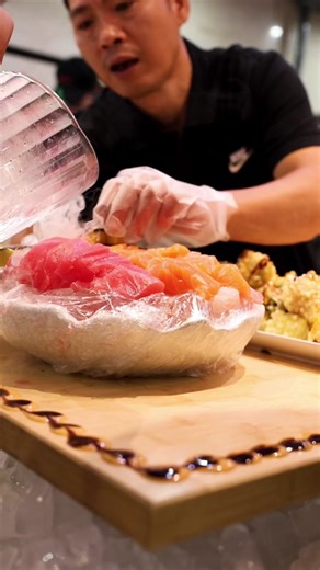 🍣 Freshness in every bite! Check out the vibrant sushi & sashimi selections at Flaming Buffet 🎣👨‍🍳 #SushiLovers #FreshEats #FlamingBuffet #foodieheaven #seafoodbuffet #seafoodlover #buffetlosangeles #buffetrestaurant #foodies #sushilover