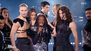 Star Academy 2024 - Ebony chante "Sweet dreams" d'Eurythmics, le tableau imaginé par Kamel