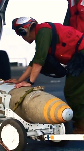 Fighter Squadron 121's INSANE 1000-pound Bomb Loading Technique on F-35B