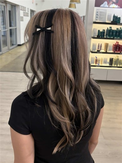 Transform Your Look with Y2K Chunky Highlights