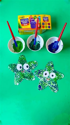 78K views · 1.3K reactions | There’s nothing not to love with this easy, ocean-inspired printmaking starfish project! The “trick” is using analogous (similar) colors and working from lightest  darkest colors. I’ve made these 1,000 times, but I’m in an everything-needs-big-eyeballs phase (well, I think I’ve always been like this ) so this year it got an upgrade! | Friends Art Lab | Facebook