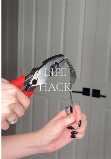 This simple trick could save your life one day. Save this🚨 #tips #safety #lifehack #hack #homehacks