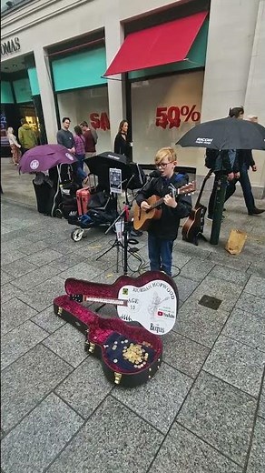 The Ever Amazing Riordan Hopwood Busking performance of Don't Look Back In Anger by Oasis,