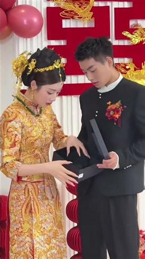 Everyone Was Shocked! Mom’s Wedding Gift Made the Whole Chinese Wedding Laugh 😂🎁 #shorts