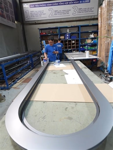 Cửa nhôm nhập CHLB Đức uốn vòm nguyên khối - Hoàn hảo đến từng milimet. Có phải đây là bộ cửa ĐỘC BẢN tại Việt nam? #karawindows #madeingermany #quietluxury #cuanhomcaocap #cuanhomduc #cuanhomnhapkhau #kientruc #xaydung #xuhuong