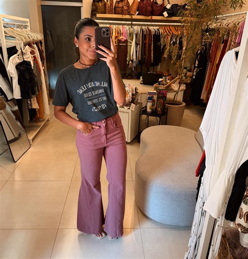 Amanda Santana - Farm/Maria Filó/Isy/Cloude | Jeans Flare Farm - 36 e 38 - R$549,00 em até 6x sem juros nos cartões. | Instagram