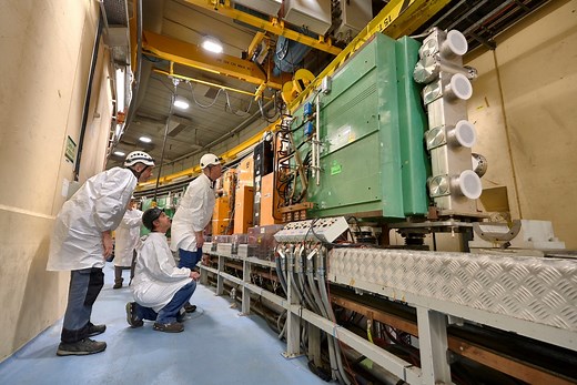 Explore the CERN accelerator complex, filmed during the exceptional #CERNOpenDays visits. Each Sunday evening, we will release a mini videos series. Watch the second episode, featuring the Proton Synchrotron Booster: four superimposed synchrotron rings receive protons from the linear accelerator, boost them and inject them into the Proton Synchrotron. 💫 | CERN
