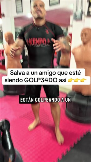Salva a un amigo que esté siendo GOLP34DO así. #artesmarciales #defensapersonal #karate #entrenamiento #fyp