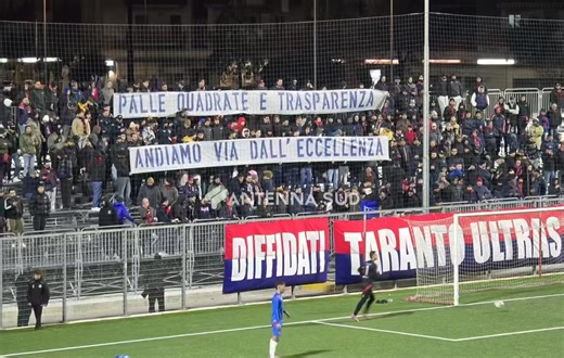 🔴🔵 TARANTO-🟡🔴 GALLIPOLI Striscione della Curva Nord, esposto poco prima del vantaggio di Losavio | Blunote Web