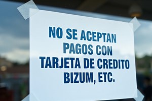 El "no se admite tarjeta" se va a acabar, o eso quiere Hacienda: inspeccionará negocios en los que no consten pagos electrónicos