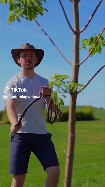 How to grab things with a bullwhip__ #whip