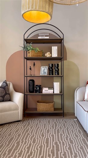 Styling Secrets Unlocked! Today we’re transforming a basic bookcase into a designer-worthy statement piece! Here are our top tips to style your shelves like a pro Start fresh – Clear it all off and prep your canvas. Books first – Group them by size for that clean, structured look. Add life & personality – Mix in plants, photos, art, and small sculptures. Style meets function – Use bookends and baskets to organize with flair. Layer it up – Combine vertical & horizontal stacks for depth and balanc