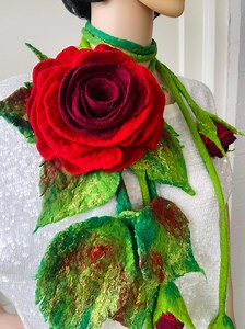 Hand Felted, Wool Jewelry Felted Woman ART Necklace - RED ROSES -- - Etsy UK